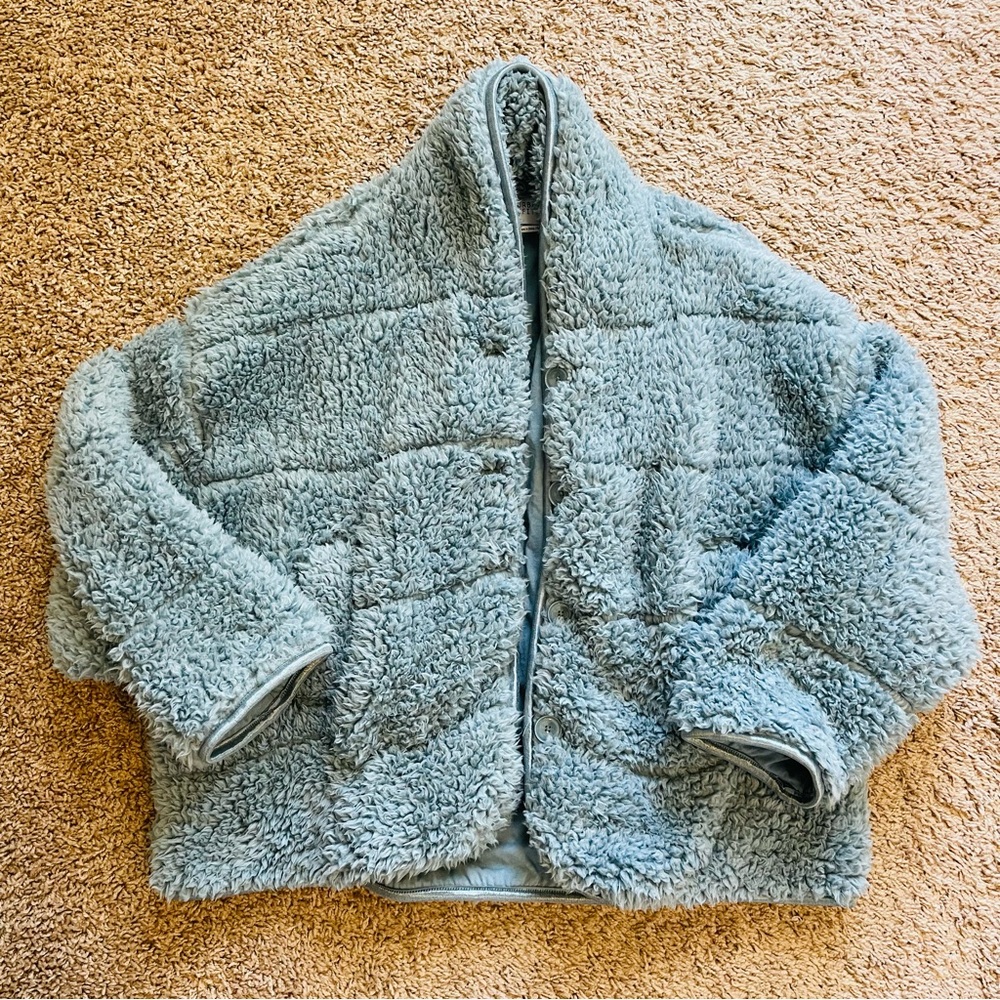 Urban Outfitters *like new* oversized Sherpa jacket size XS